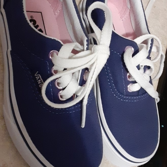 Vans - Picture 2 of 4